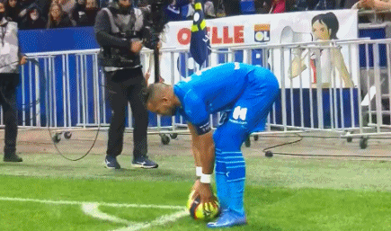 成都战亚冠领头羊，轮到刘殿座首发，蒯纪闻若集训海港难摆脱垫底