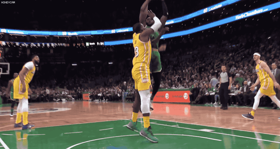 意甲保级大战：帕尔马客场击败比萨，恩佐拉红牌离场（意甲保级关键战：帕尔马客场力克比萨，恩佐拉染红被逐）