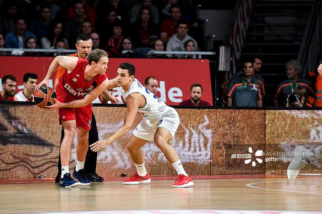 拖后腿了！热火替补场均43.5分联盟第三，今日仅18分（热火替补集体哑火：赛季场均43.5分列联盟第3，今日仅18分）