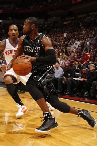 利物浦萨拉赫回归！亨德森和范迪克劝和不劝离，闻说鸡鸣见日升！（萨拉赫重返利物浦！亨德森与范迪克携手劝和，鸡鸣报晓日出新局）