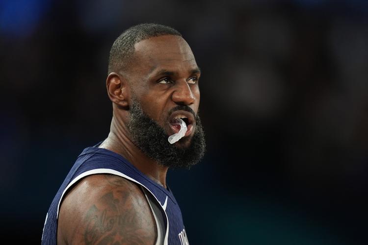 王励勤的妻子是她，曾为奥运会设计亲子装，难怪丈夫能够连连任职（她是王励勤的妻子，曾为奥运设计亲子装，难怪丈夫频频任职）