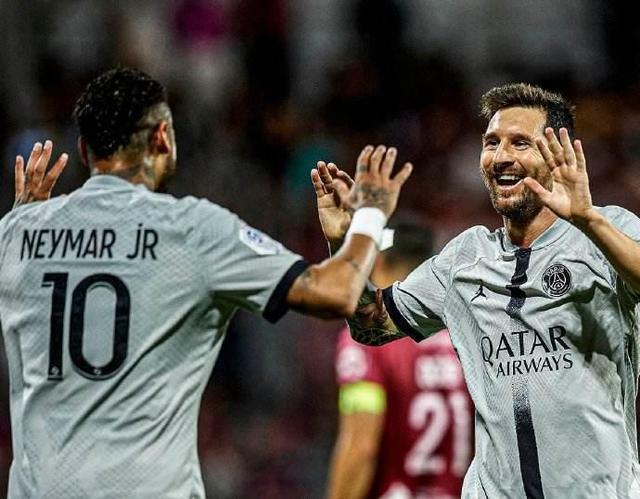 王一博转场流畅自如，硬核运动无缝切换虚拟世界（王一博切换自如，硬核运动无缝融入虚拟世界）