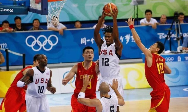 亚马尔是FIFPro最佳阵最年轻球员，也是今年得票最高外场球员（亚马尔入选FIFPro年度最佳阵容，创最年轻纪录并成今年外场得票王）