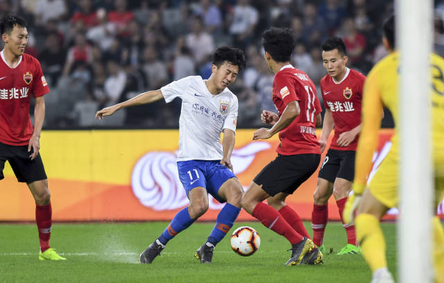 火力全开！孙颖莎王楚钦直落三局击败法国组合，助中国队先拿3分（孙颖莎／王楚钦三局横扫法国组合，助国乒率先拿下3分）