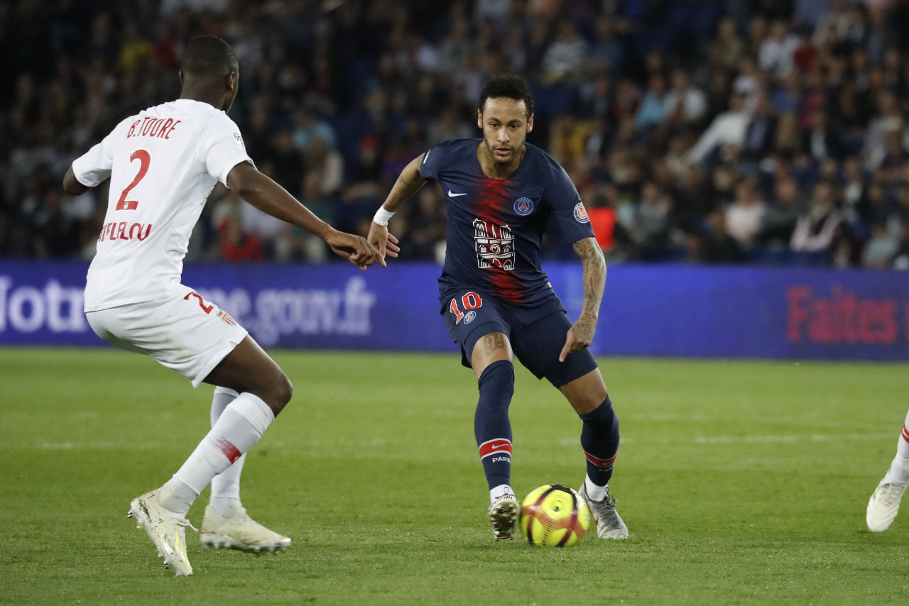 申花vs神户：米内罗、特谢拉首发，吴曦、马纳法出战（申花对阵神户：米内罗、特谢拉先发，吴曦与马纳法登场）