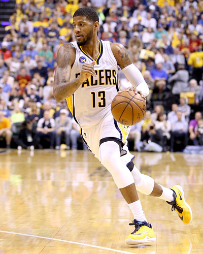 曼联后防连连犯错饱受批评（曼联防线失误不断，备受质疑）