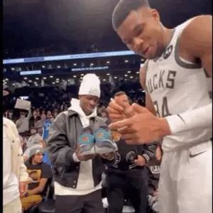 凯尔：我和施洛特贝克没矛盾；他的续约？在经济上我们尽全力（凯尔：与施洛特贝克无矛盾；续约事宜我们在财务上已尽全力）