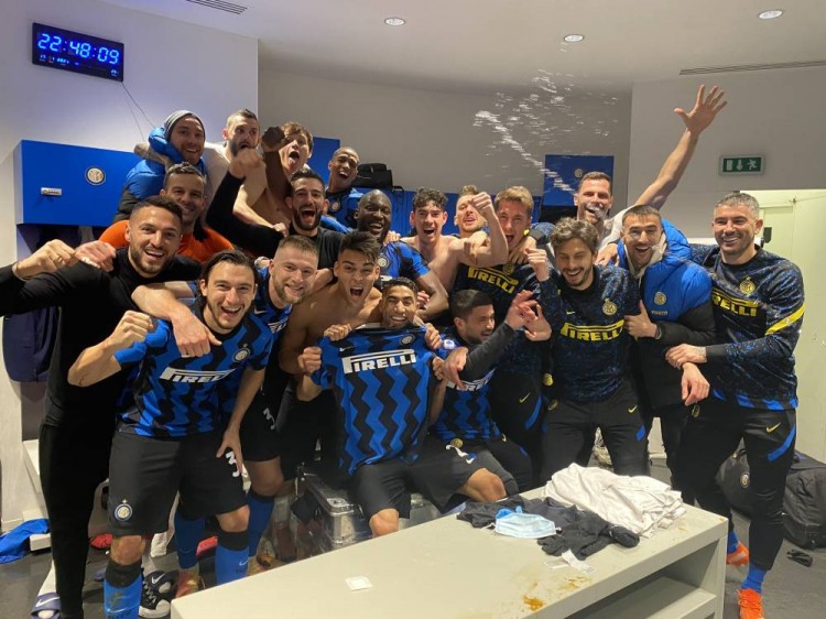 意媒：奇克考虑在冬窗离开米兰，以提升参加世界杯的机会（意媒称：为提升世界杯入选机会，奇克或于冬窗考虑离开米兰）