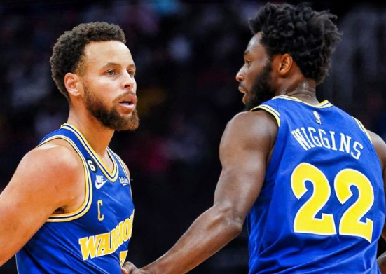 如何在野球场成为全场焦点？（如何在野球场脱颖而出，吸引全场目光？）